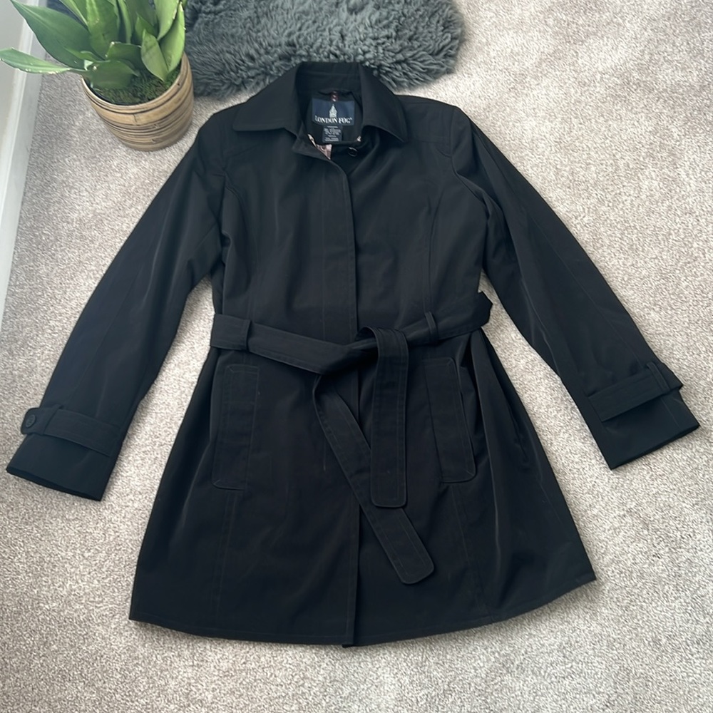 LONDON FOG Trench Coat Size Large Black. Great for tall!